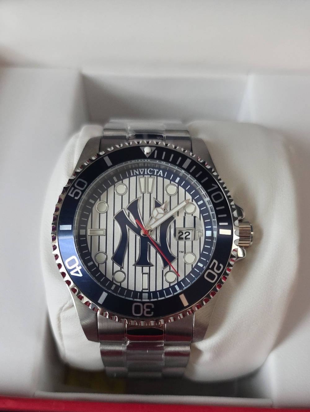 552.  Invicta Pro Diver New York Yankees Edition Men